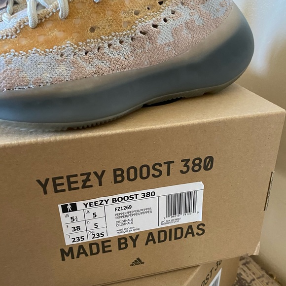 Yeezy boost 380 pepper brand new - Picture 6 of 8